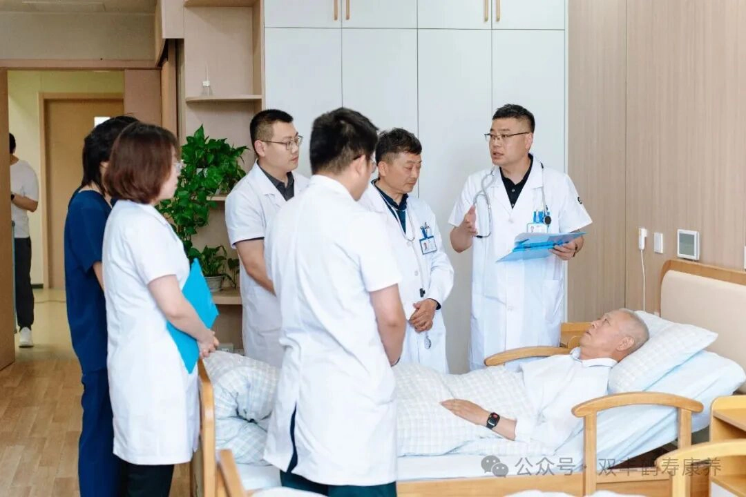 医养结合：长者半夜突发急症，医生快速解决